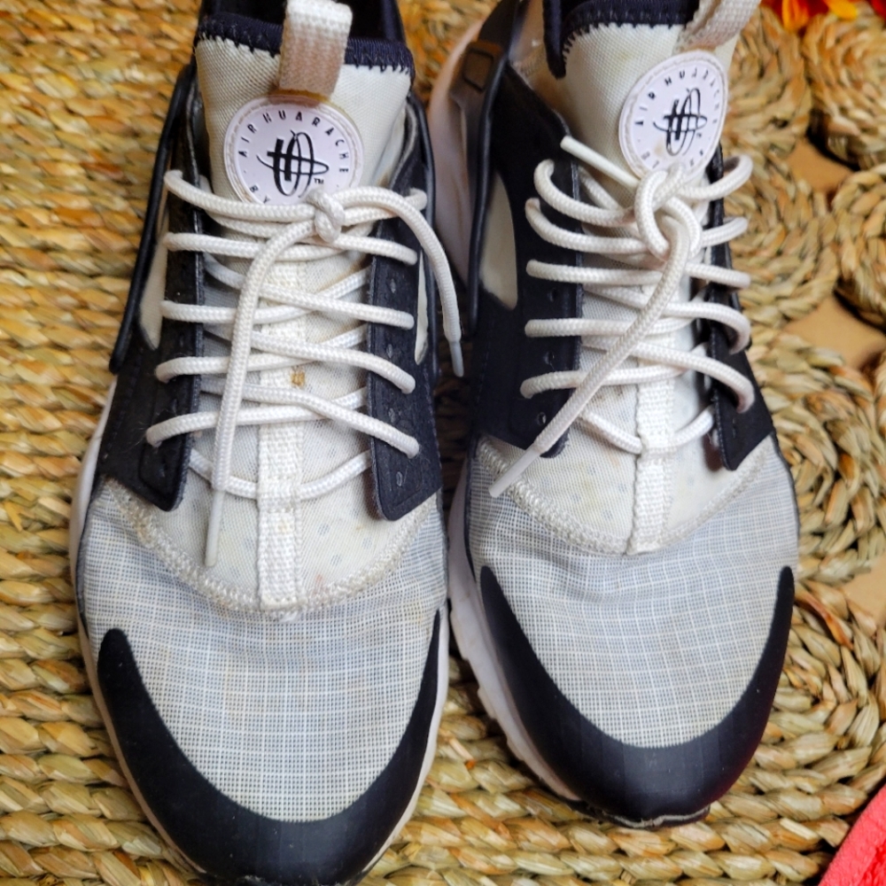 Nike Huarache grade school